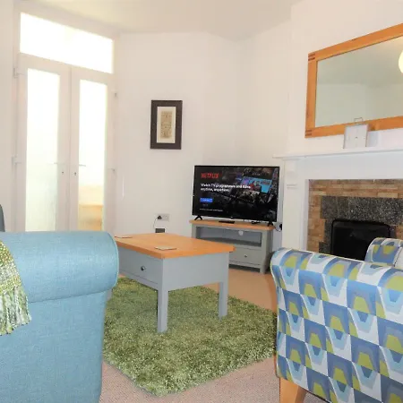Appartement Homely And Well Appointed Priory By Cliftonvalley Bristol