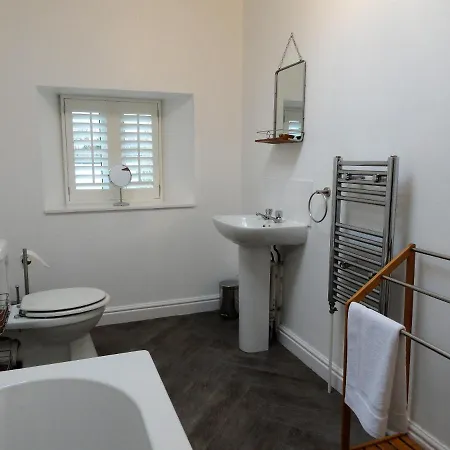 Homely And Well Appointed Priory By Cliftonvalley Bristol