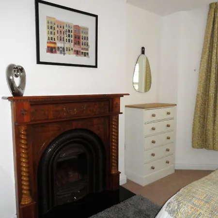 Homely And Well Appointed Priory By Cliftonvalley Appartement Bristol