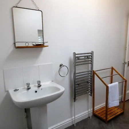 Homely And Well Appointed Priory By Cliftonvalley * Bristol