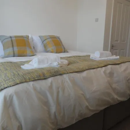 Homely And Well Appointed Priory By Cliftonvalley Bristol