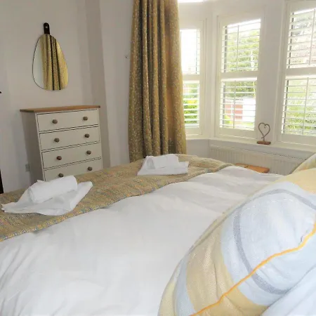 Appartement Homely And Well Appointed Priory By Cliftonvalley *